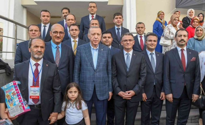 Cumhurbaşkanı Erdoğan’dan Van Valiliğine ziyaret