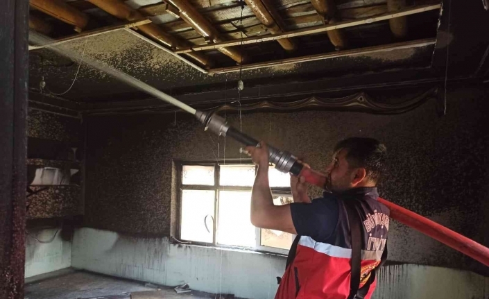 Özalp’ta ev yangını