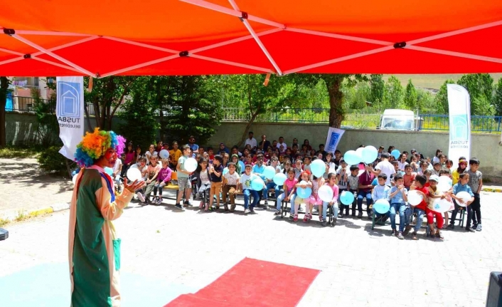 Tuşba Belediyesi’nden öğrencilere yönelik tiyatro etkinliği