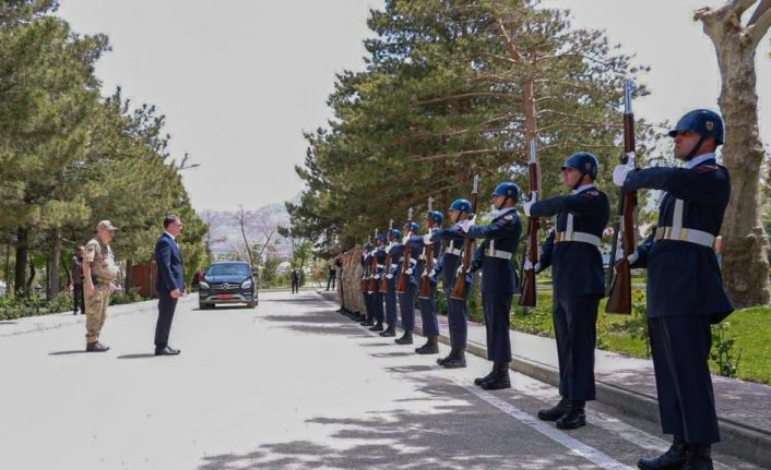 Vali Balcı’dan Tümgeneral Kurtoğlu’na ziyaret