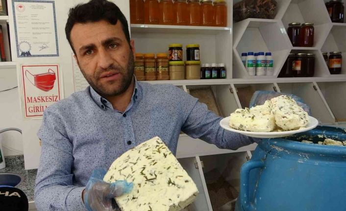 Vatandaşlar otlu peynir alırken hijyene dikkat etmeli