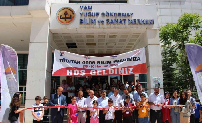 Yusuf Gökçenay Bilim ve Sanat Merkezi öğrencileri projelerini sergiledi