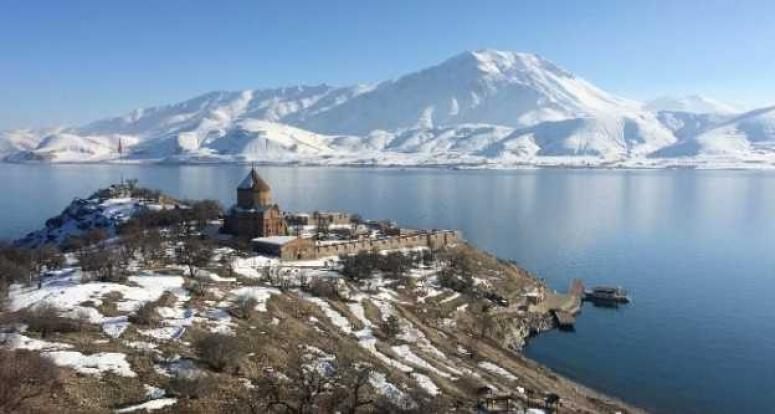Akdamar Adası kışında bir güzel