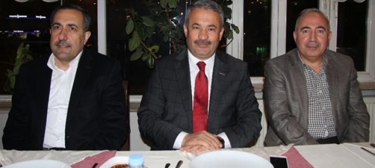 Başkan Aras gazetecilerle bir araya geldi