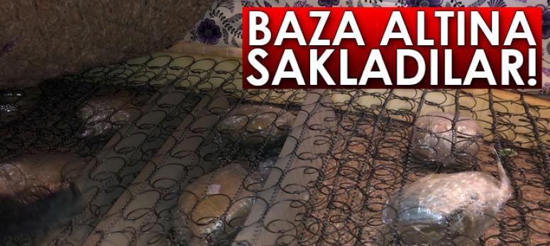 Bazaya gizlenen 95 kilo esrar ele geçirildi