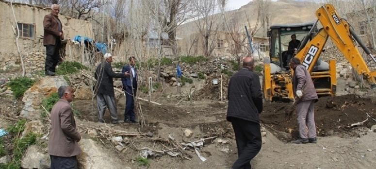 Evine yol olmayan hasta kadın için belediye başkan vekili devreye girdi