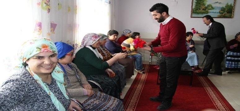 Zihinsel ve ruhsal engelli kadınlara saç bakımı