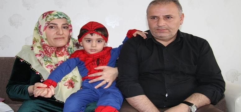 Minik Berat görmek istiyor