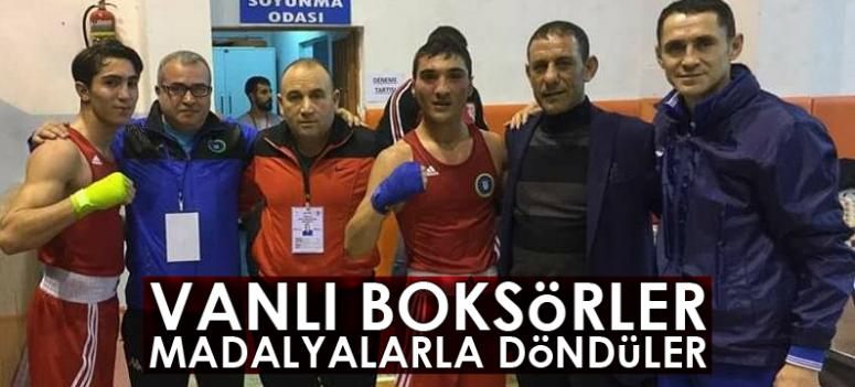 Vanlı boksörler madalyalarla döndüler