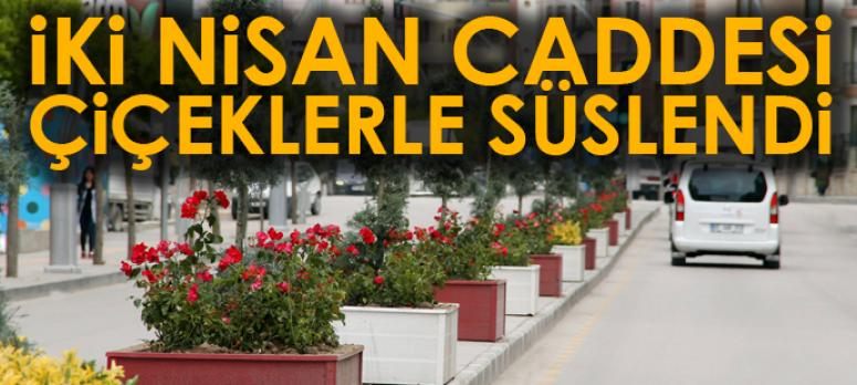 İki Nisan Caddesi çiçeklerle süslendi