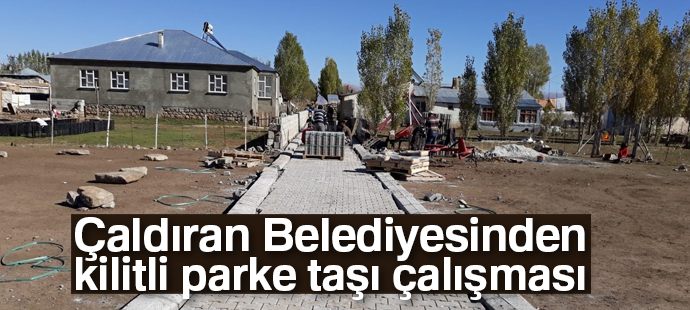 Çaldıran Belediyesinden kilitli parke taşı çalışması
