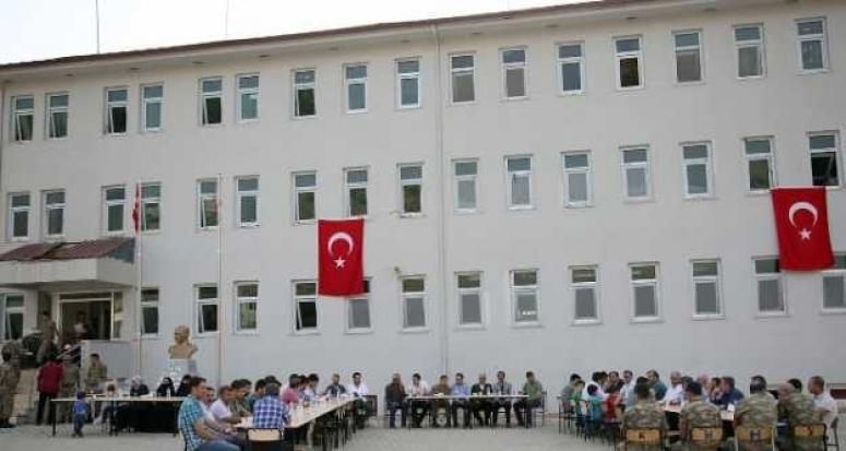 Çataklı şehit ailesinden anlamlı ziyaret