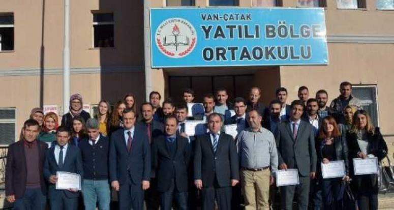 Çatak Kaymakamı Akgül sertifika dağıttı