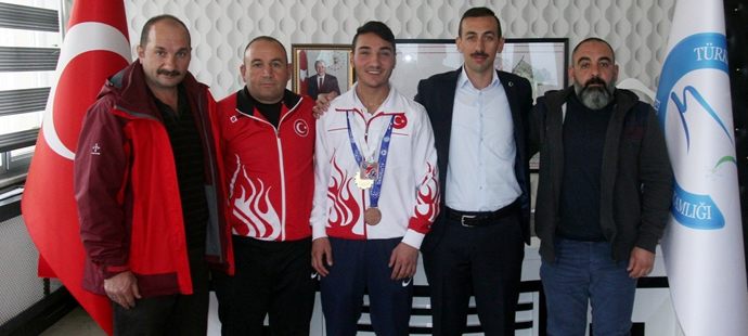 Şampiyon boksörden Başkan Vekili Çiçekli