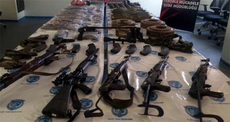 Van polisi çok sayıda silah ve mühimmat ele geçirdi