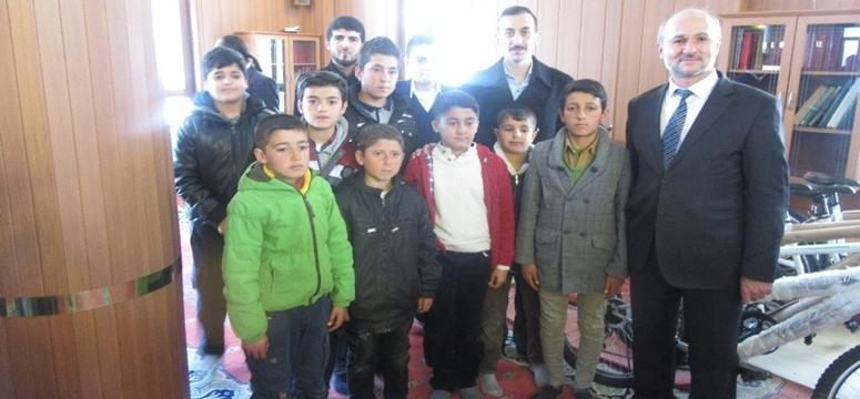 Kaymakam Çiçekli gençleri ödüllendirdi