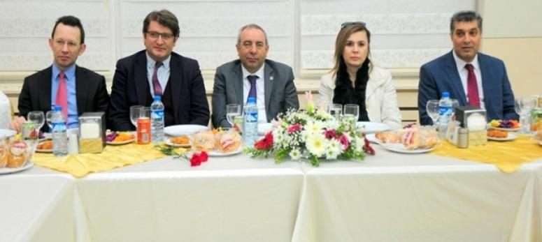 YYÜ Diş Hekimliğinde önlük giydirme töreni