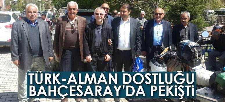 Dünya turuna çıkan Alman turist Bahçesaray halkının misafiri oldu