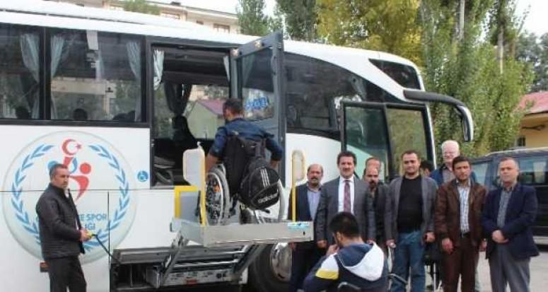 Vanlı engelliler, engelsiz otobüsle rahata kavuştu