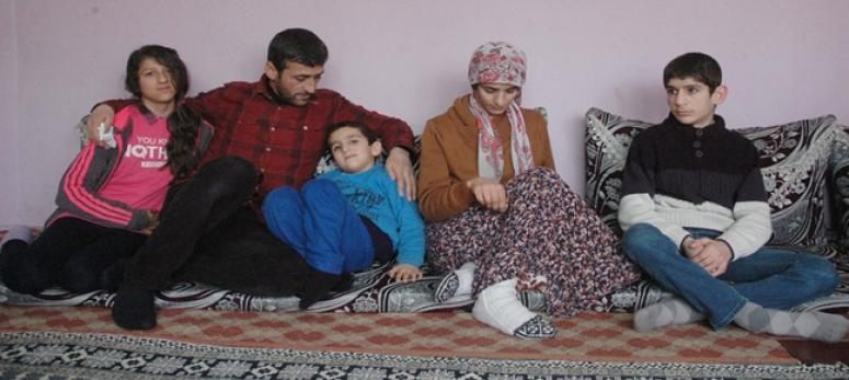 Eşi ve 2 çocuğu gözlerinin önünde eriyor
