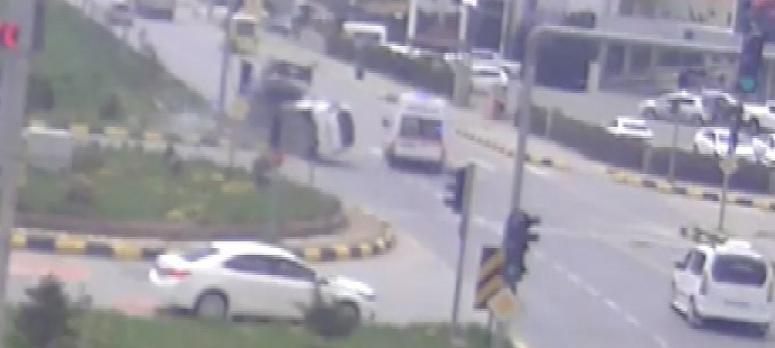 Ambulans, kazaya karışmaktan son anda kurtuldu
