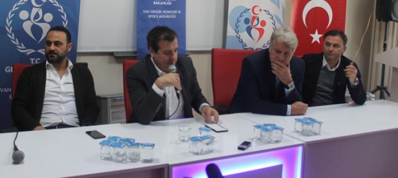 Futbolun efsaneleri Vanlı gençlerle buluştu