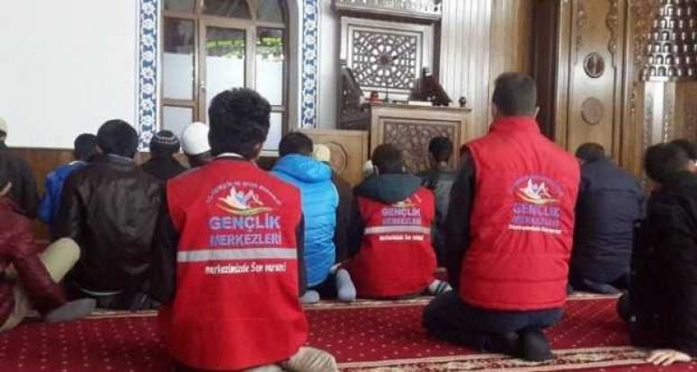 Vanlı gençler sabah namazında buluştu