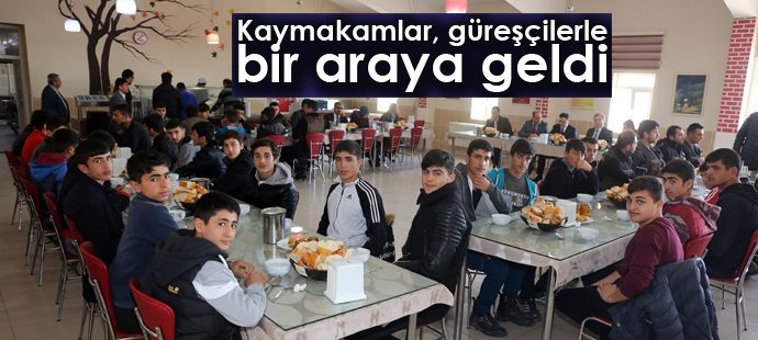 Kaymakamlar, güreşçilerle bir araya geldi