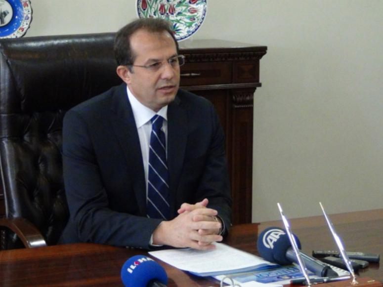 Van Valisi Taşyapan