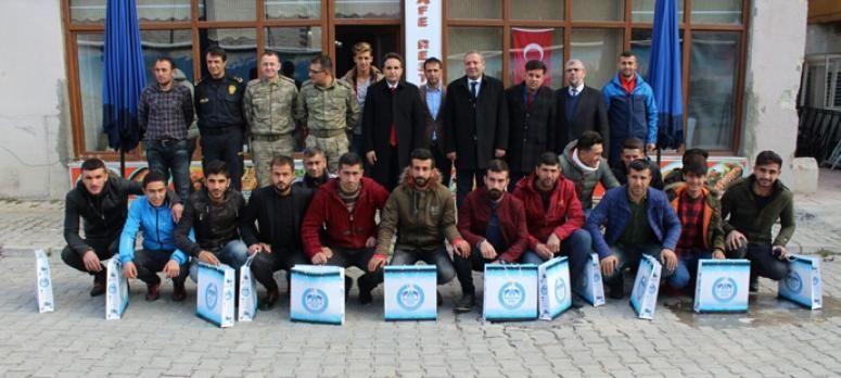 Kaymakam Dundar, futbolcularla bir araya geldi