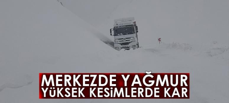 Van- Bahçesaray yolunda karla mücadele