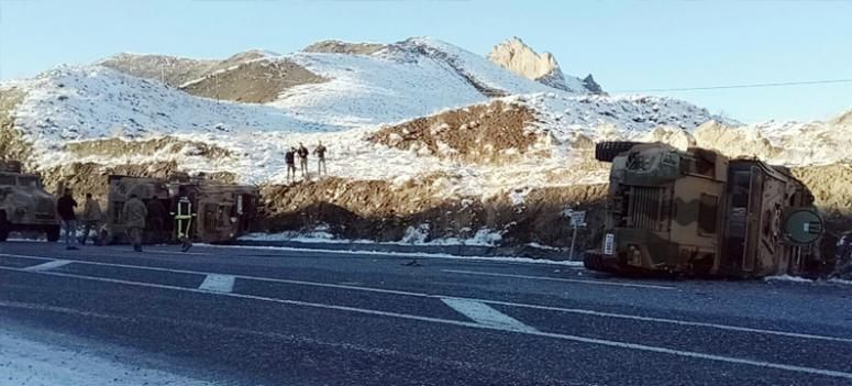 Askeri konvoyda kaza: 15 asker yaralı