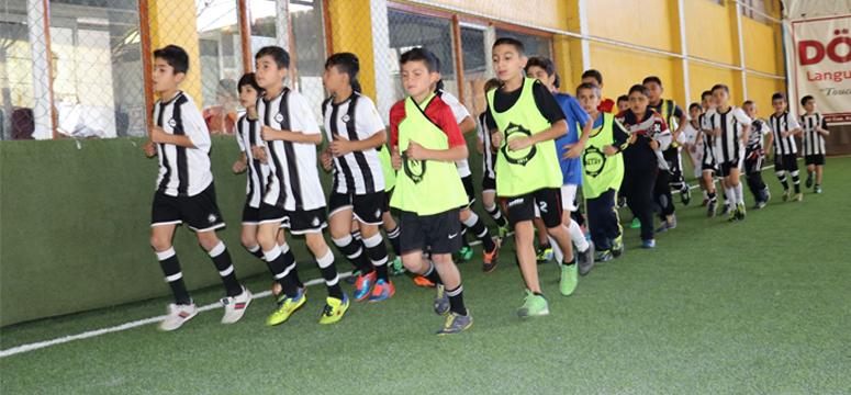 Vanlı minik milli takım için ter döküyor