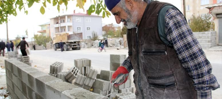 Mahalle sakinlerinden asfalt çalışmasına destek