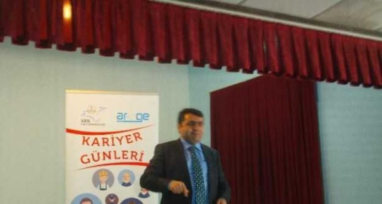 Müdür Kırekin, gençlerle bir araya geldi