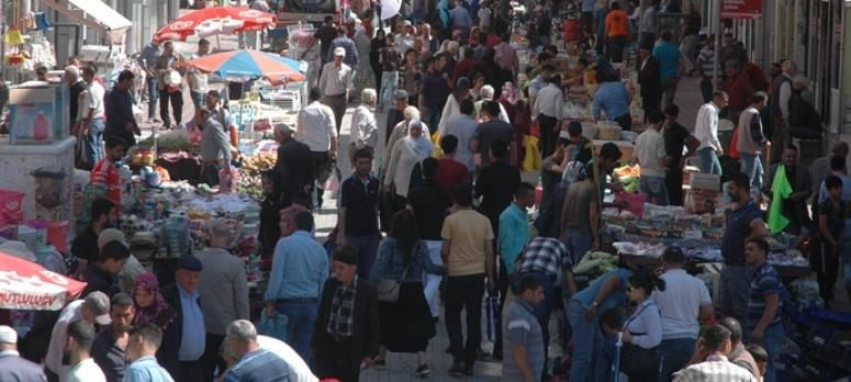  Çarşı-pazarda bayram telaşı
