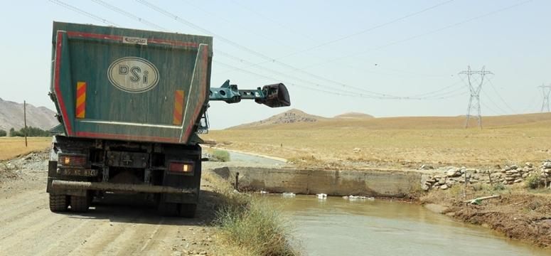 Selden kapanan yollar temizleniyor
