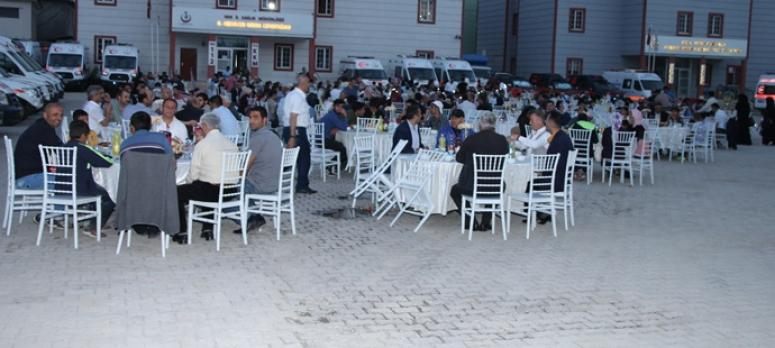  Sağlık çalışanları iftarda bir araya geldi