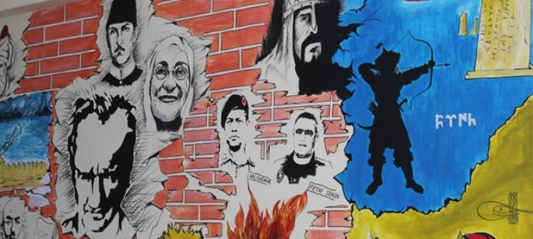Duvarları süsleyen öğretmenden yeni çalışma