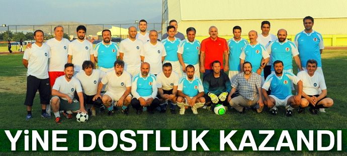 Akademisyenlerle gazeteciler arasında dostluk maçı