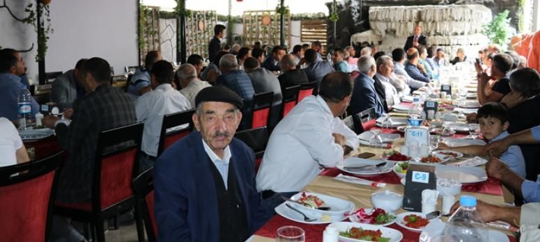 Şehit ve gazi aileleri yemekte bir araya geldi