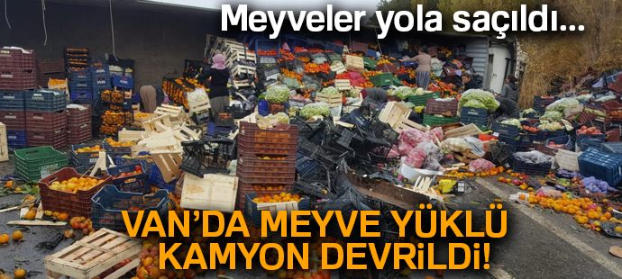 Meyve yüklü kamyon devrildi, meyveler yola saçıldı