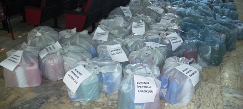 Edremit Belediyesinden okullara malzeme desteği