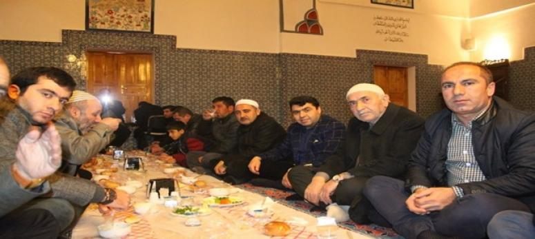 Sabah namazında cemaate çorba ikramı