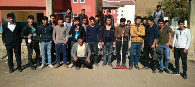 Öğrencilerden örnek davranış 