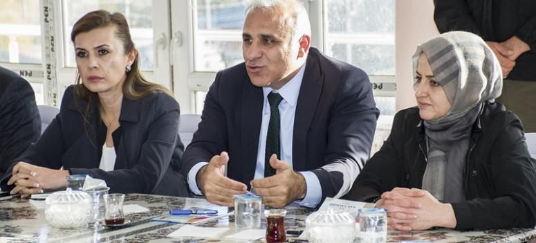 Vali Zorluoğlu vatandaşlarla bir araya geldi