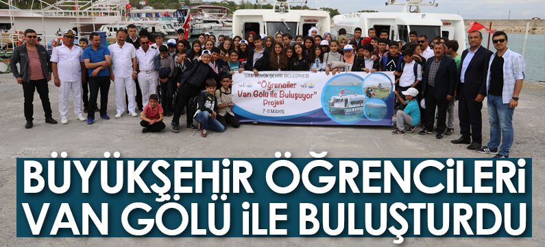 Van Büyükşehir Belediyesi öğrencileri Van Gölü