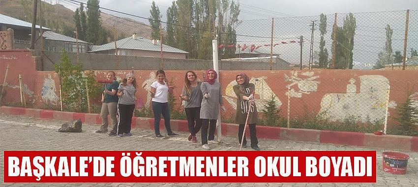 Başkale de fedakâr öğretmenler okul boyadı