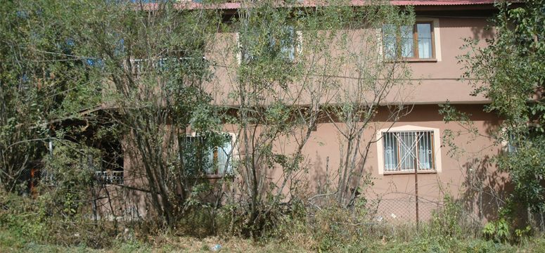 AK Parti İpekyolu Kadın Kolları başkanının evini yakmak istediler