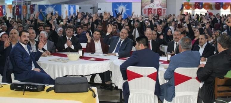 AK Parti yönetimi, sandık kurulu üyeleriyle bir araya geldi